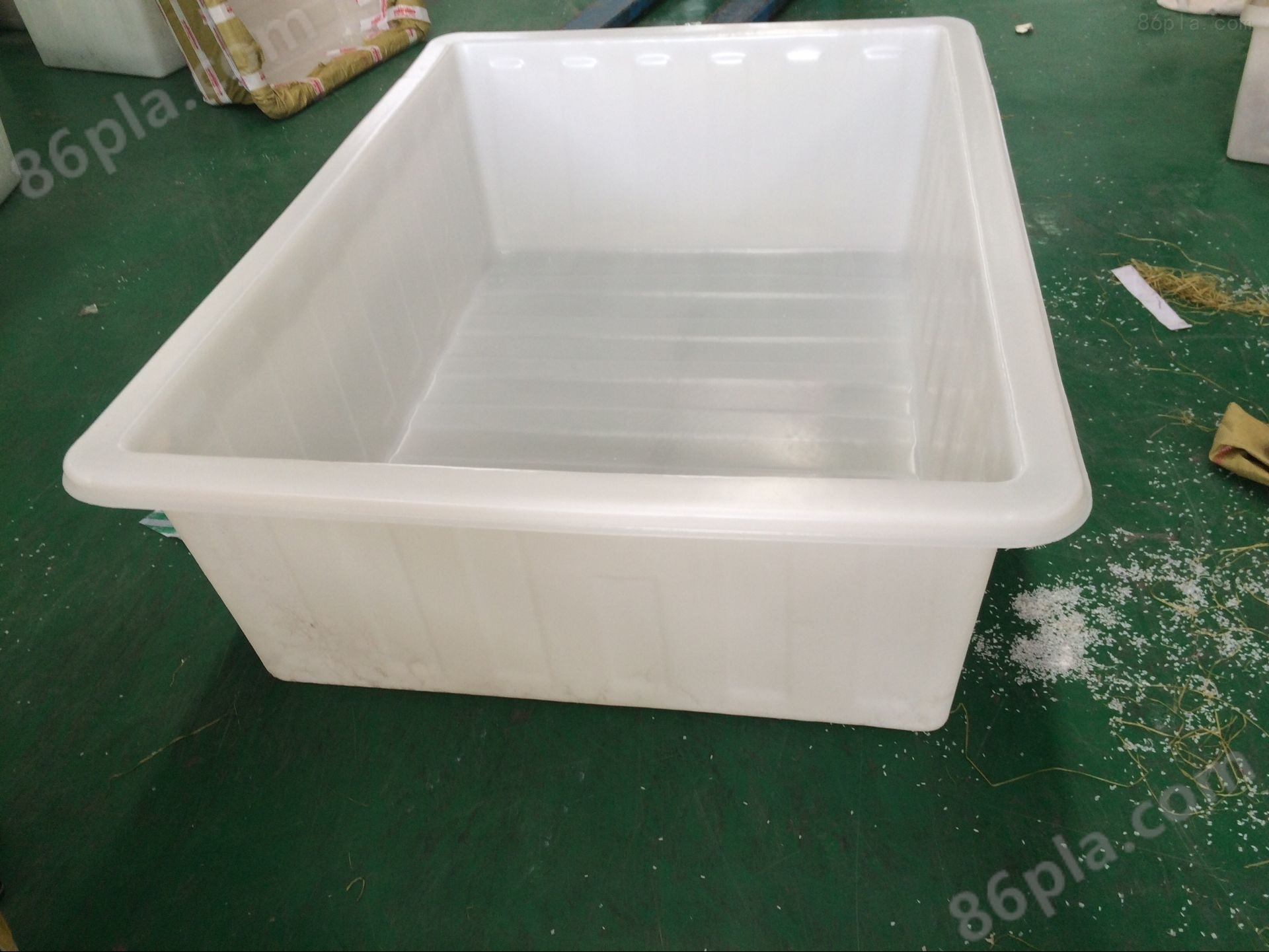 滚塑方箱0.4t方箱短供应大量优质PE塑料
